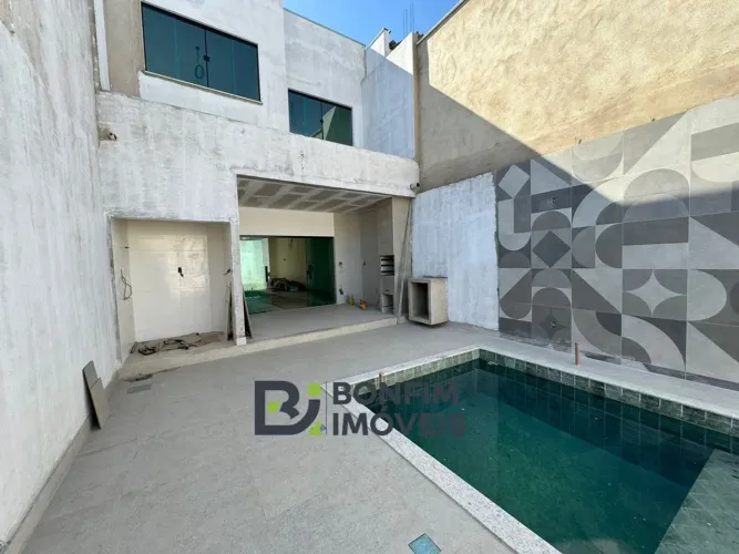 CASA COM PISCINA E EXCELENTE ÁREA GOURMET EM FASE FINAL DE OBRA VALE VERDE