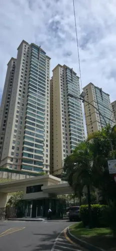 Apartamento a venda no Elegance Garibaldi com 3 quartos nascente e reformado