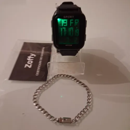 Relógio e pulseira em aço.