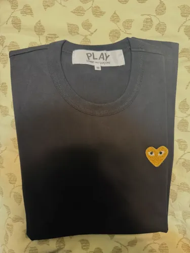 Camiseta Comme Des Garçons play