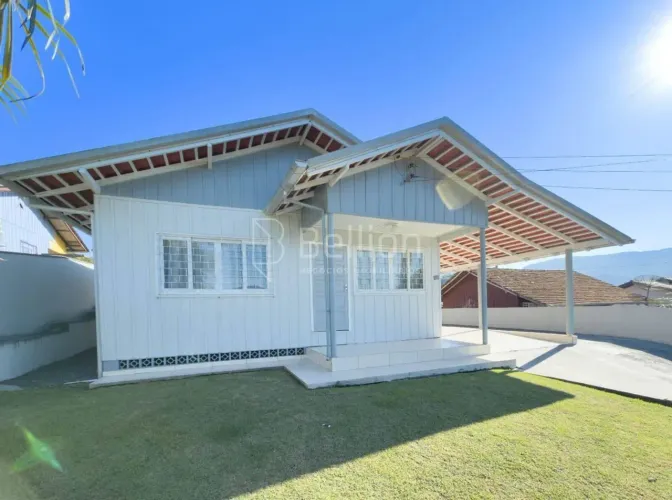 Casa à Venda com Terreno de 1.080 m² | 3 Quartos, Área de Festas e 4 Vagas de Garagem