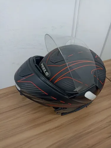 Vendo capacete articulado.