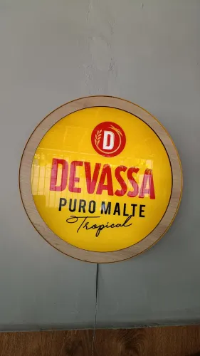 Letreiro Devassa luminoso 