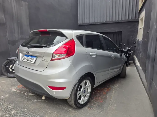 Ford Fiesta SEL 1.6 16V Flex Aut. 5P 2017