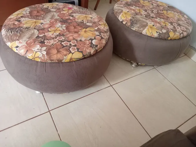 Vende-se 2 pulfes grande   100.00 cada 