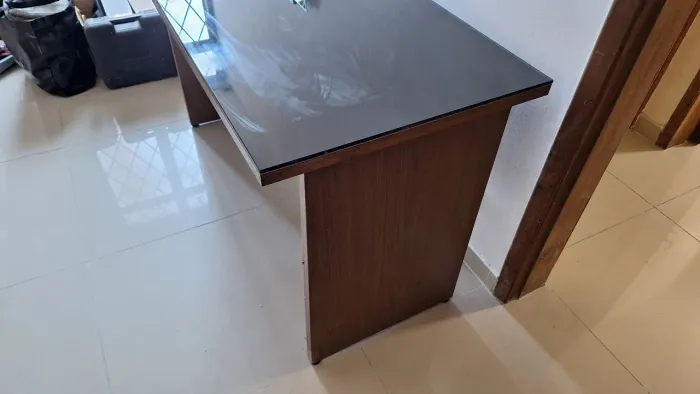 Escrivaninha de vidro