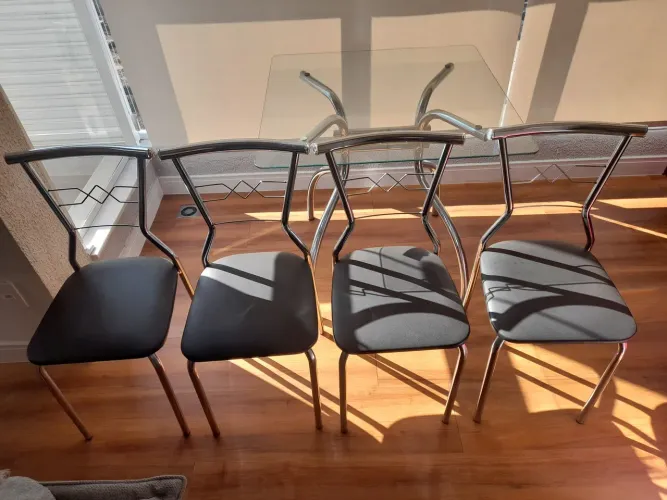 Mesa de Vidro Quadrada 80x80 + 4 Cadeiras Cromadas - Pindamonhangaba