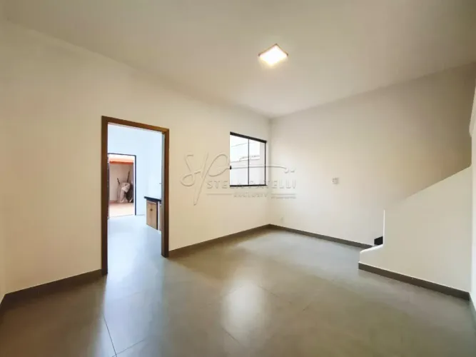 Casa sobrado de 110m² com 03 quartos e salão de 36m² para locação - Centro