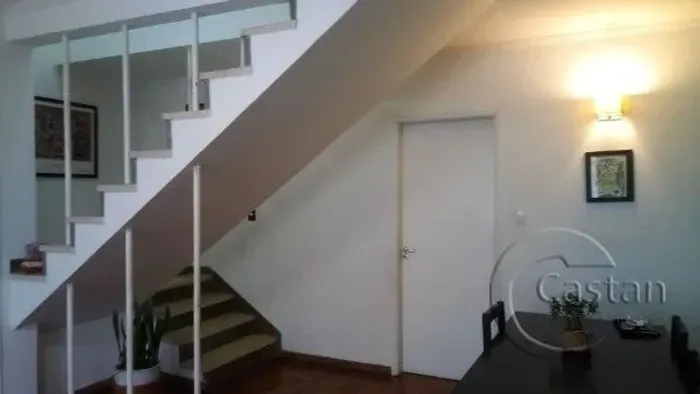 sobrado à venda na aclimação com 2 dorms (sendo 1 suíte)