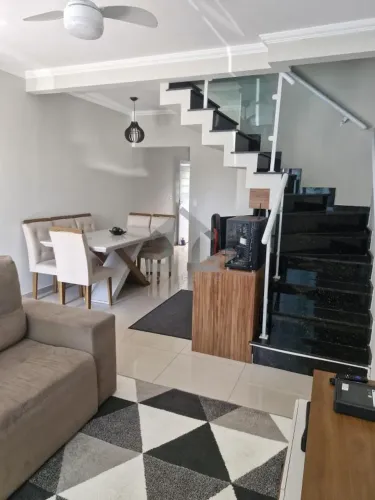Sobrado para Venda em Mogi das Cruzes, Jardim Santos Dumont I, 2 dormitórios, 2 suítes, 3