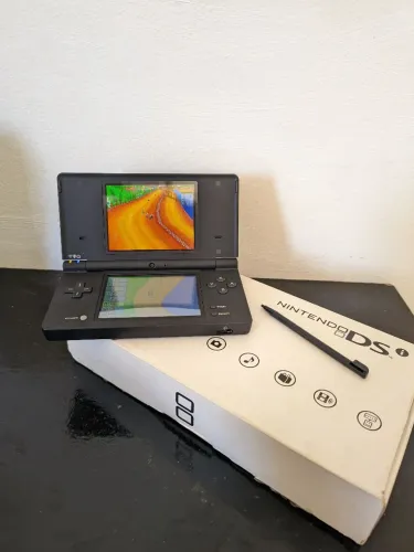 NINTENDO DSI NA CAIXA + JOGOS