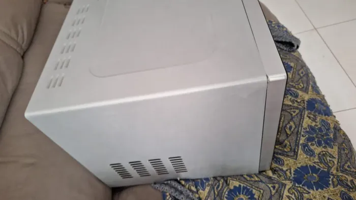Para quem quer a comida quentinha, microondas philco espelhado.