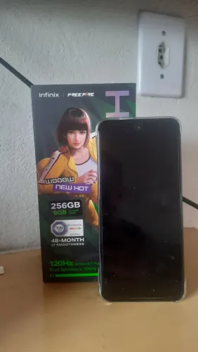 Smartphone infinix hot 50i edição especial