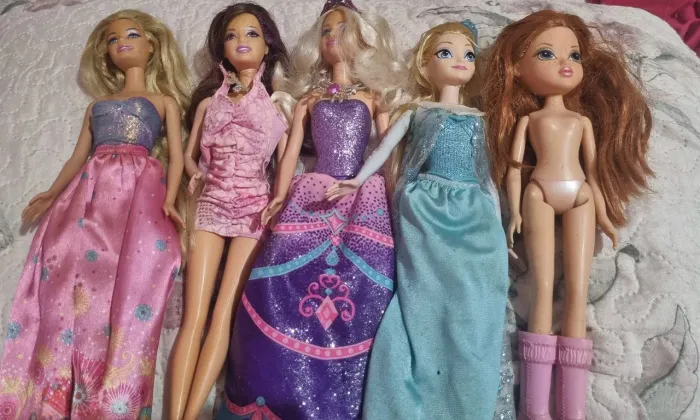Lote bonecas barbie, moxie e frozen