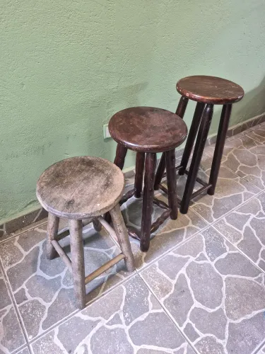 Banquetas de madeira