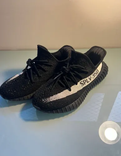 Tenis adidas Yeezy 350 v2
