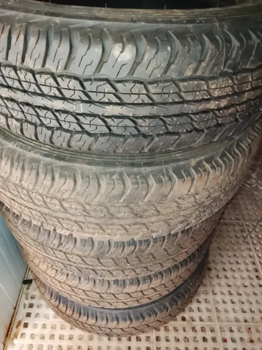 Vendo 5 pneus novos Dunlop da Hilux