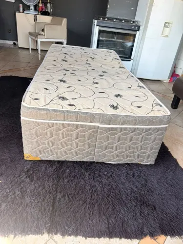 Base de cama box solteiro usado ((ENTREGO GRATIS))
