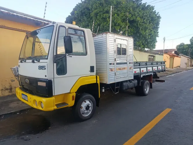 Ford cargo 815 , motor cumins.