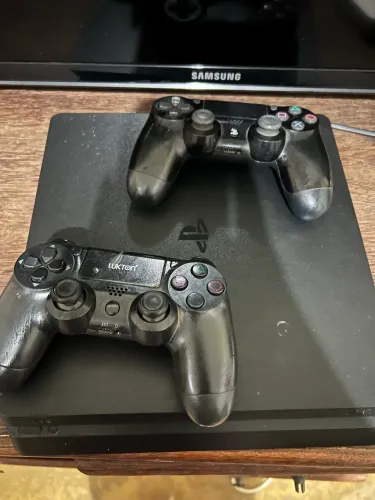 PlayStation 4 ótimo estado de conservação