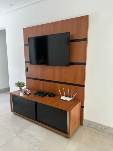 Painel de televisão com rack