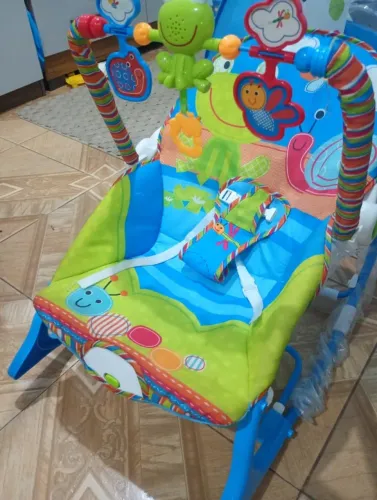 Cadeira de Descanso e Balanço Fisher-Price ?Crescendo Comigo Sapinho?, modelo X7033.