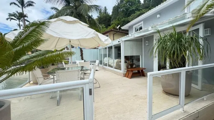 Luxo à beira-mar em um refúgio exclusivo em Angra dos Reis