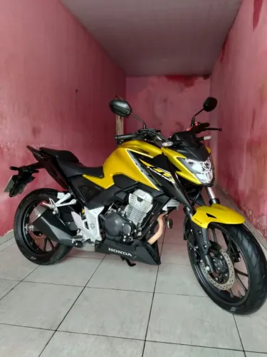 HONDA CB 300F TWISTER ABS DOURADA