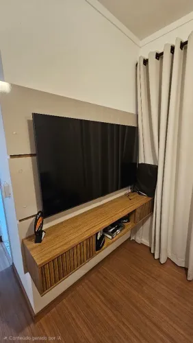 Painel para TV com bancada suspensa ripada - Excelente estado
