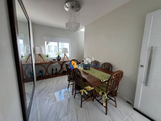 Sobrado com 3 quartos à venda, 142 m² por R$ 790.000 - Zona 05 - Maringá/PR