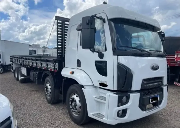 Ford cargo 2433 8x2 2013 carroceria 