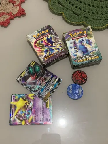 Coleção Pokémon XY Completa + 2 Decks + EX, GX, Moedas, Playmats e 50 Cartas