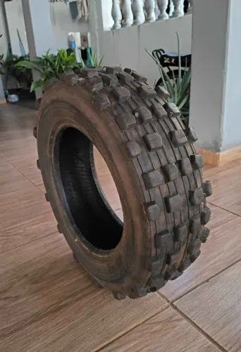 Pneu trilha 185/70-14
