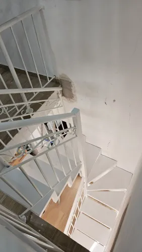 Escadas retas e redondas metalúrgica