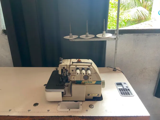 Maquina de Costura Overlock