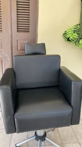 Cadeira hidráulica para salão de beleza em excelente estado!