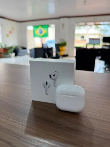 Apple AirPods 4 com Cancelamento Ativo de Ruído (Original)