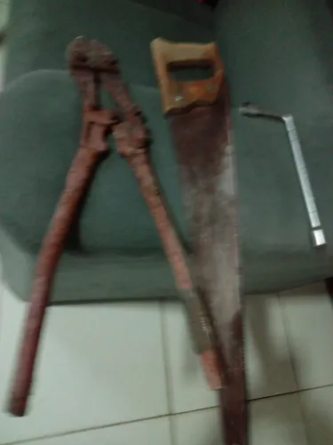 Tô vendendo essas três ferramentas um Alicate de Corte esse Cerote e essa chave