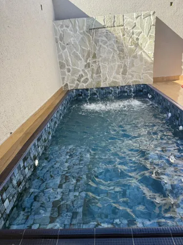Casa R$ 800.000 Condomínio fechado | 3 Suítes | 230 m² | Goiânia
