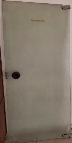 Porta vidro pivotante