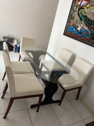 Mesa com 6 cadeiras