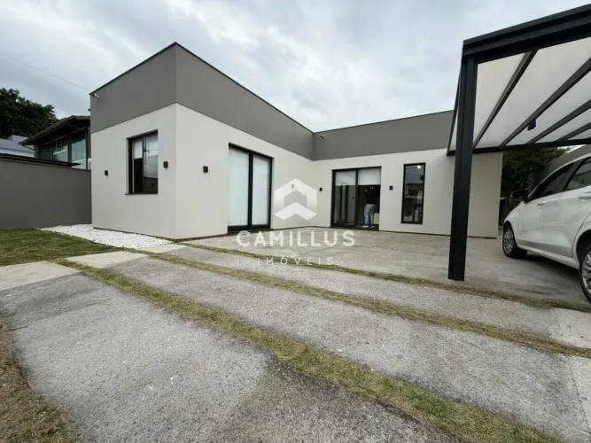 Casa Financiável com 3 dormitórios à venda, 160 m² por R$ 1.390.000 - Carianos - Florianóp