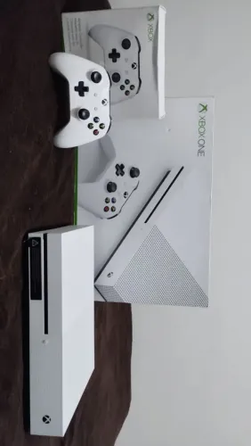 Xbox One S 1Tb + 2 Controles