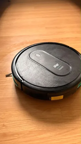 Robô aspira e passa pano