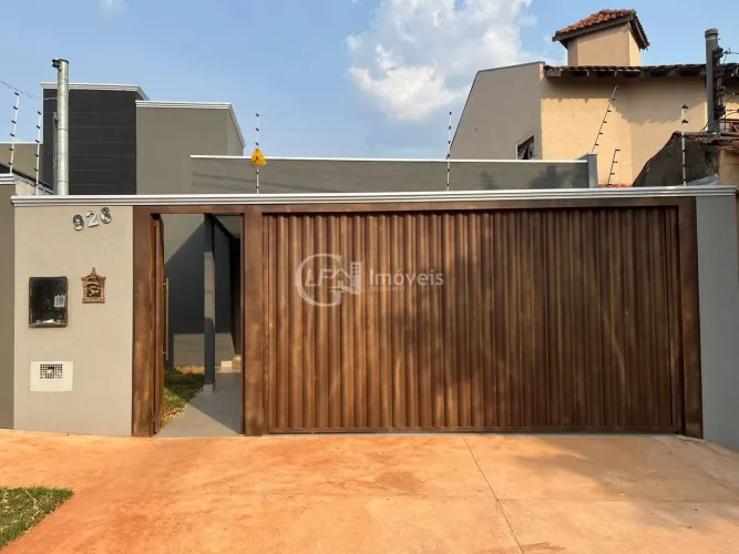 Imóvel de luxo na Vila Planalto: Casa com 3 quartos, 3 suítes, 1 sala e 2 vagas de garagem