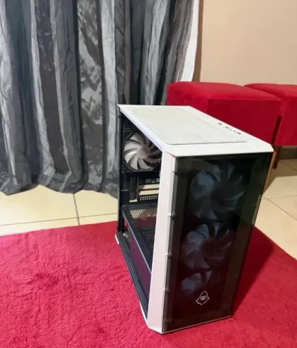 Gabinete branco com 4 fans 