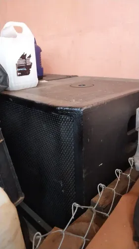 Caixa de subgrave 800 watts