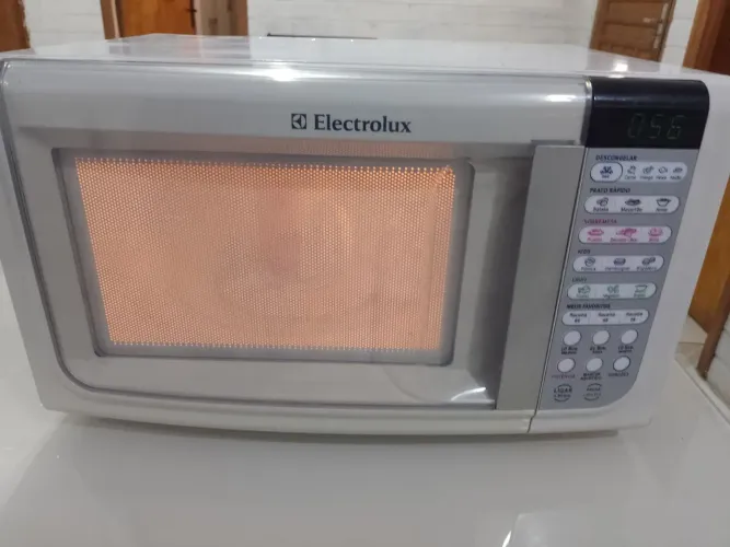 Vendo microondas Eletrolux 23 litros 220 volts