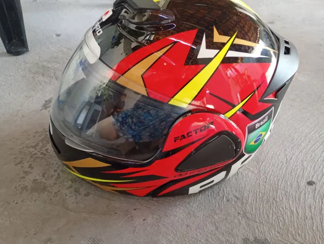 Capacete tamanho 60