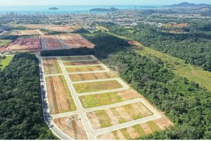 Terreno 300m² no Piçarras Business Park - Loteamento moderno em Balneário Piçarras